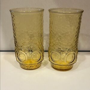 Vgt Anchor Hocking Heritage Hill tumblers in honey gold. Set of 2.